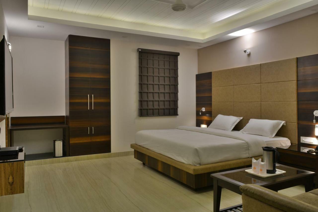 ניו דלהי Hotel Tara Palace Redfort מראה חיצוני תמונה